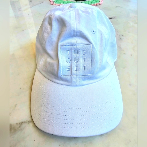 The Outset Accessories - NWT The Outset an OTTO cap in bright white o/s